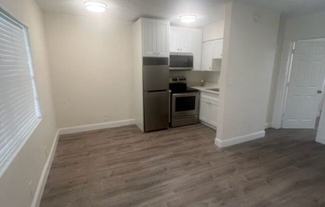 1 bed, 1 bath, 700 sqft, $1,625, Unit 9