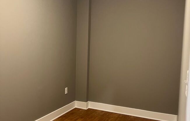 2 beds, 1 bath, 872 sqft, $1,595, Unit 611