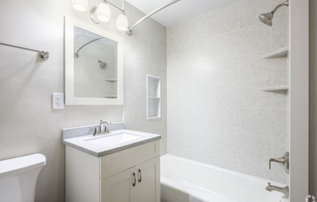 2 beds, 1 bath, 875 sqft, $1,770, Unit 26A
