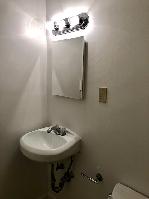 Studio, 1 bath, $2,095, Unit B