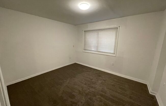 2 beds, 1 bath, $2,300