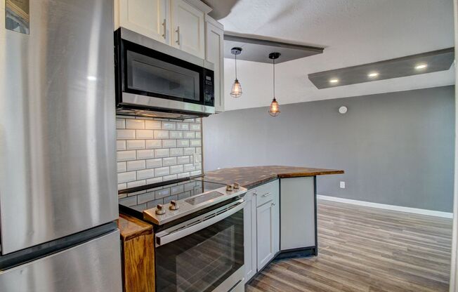 Remodeled 2 Bedroom in Lakewood! Great Location!