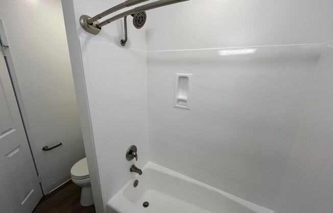2 beds, 1 bath, 637 sqft, $2,798, Unit 215