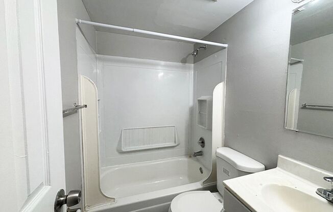 1 bed, 1 bath, 560 sqft, $825, Unit 725-18