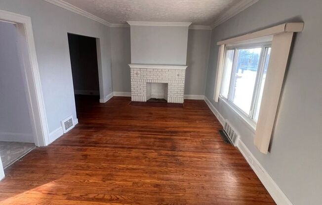 3 beds, 1 bath, $1,595