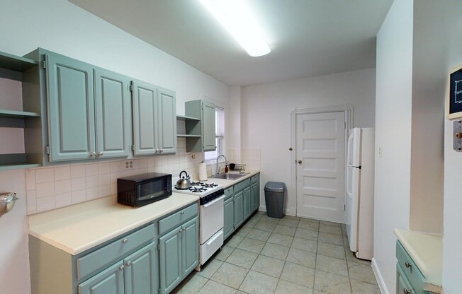 4 beds, 1 bath, $3,800, Unit 2