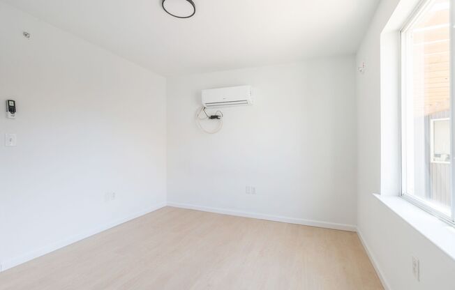 2 beds, 1.5 baths, 889 sqft, $1,675, Unit 8