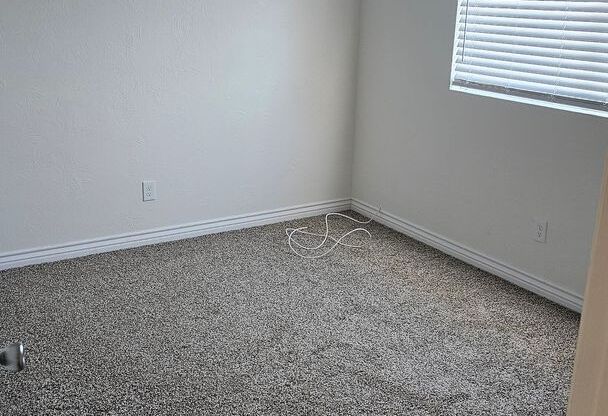 $3,300 - 2 Bed / 1 Bath Home in Fletcher Hills
