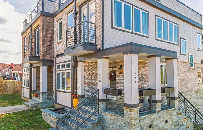 Steps from the LAKE!