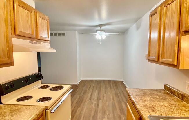 2 beds, 1 bath, 850 sqft, $1,295, Unit 901
