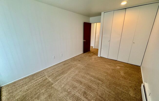 2 beds, 1 bath, 950 sqft, $1,295, Unit #15