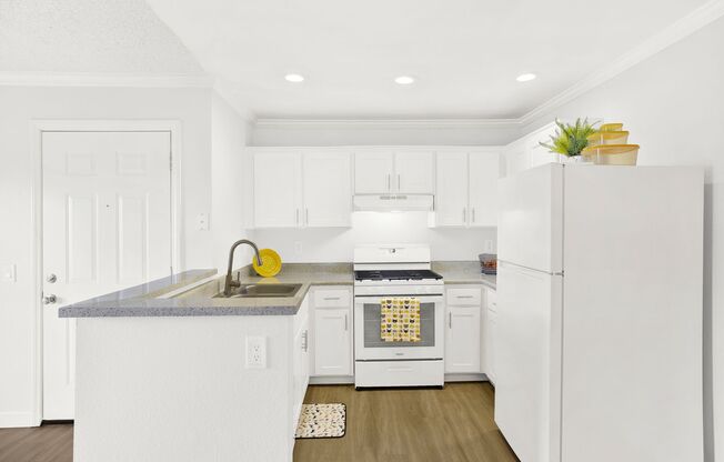 2 beds, 2 baths, 850 sqft, $2,150, Unit J276