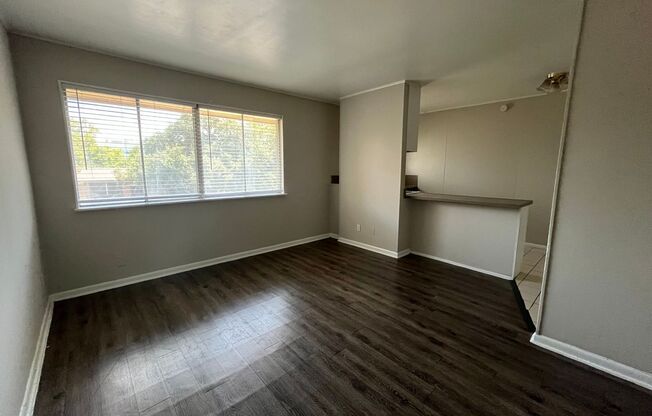 2 beds, 1 bath, 700 sqft, $1,560, Unit 201