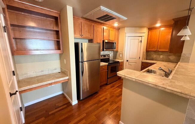 Beautiful Summerlinn Estates 3-Level Condo w/ A/C! $1,000 Move-In Incentive if Signed by 8/18!