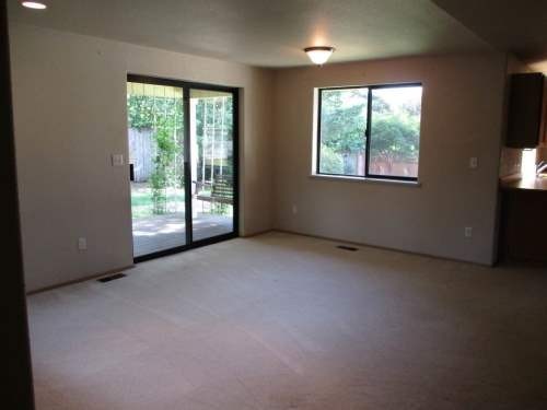 2 beds, 1 bath, $2,200