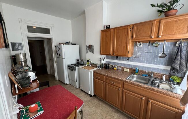 2 beds, 1 bath, $1,550, Unit Lower Flat