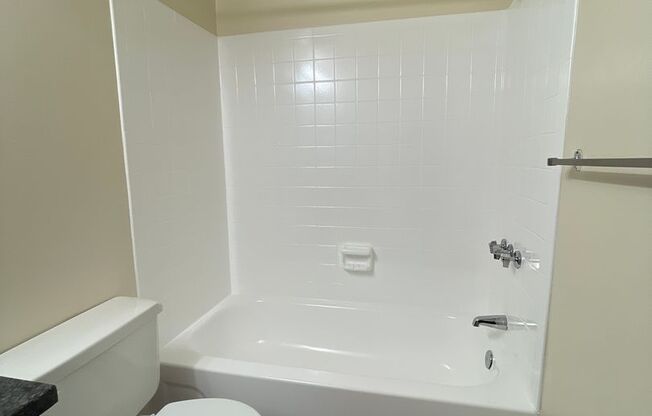 2 beds, 2 baths, 1,000 sqft, $2,025, Unit 14233 #A2