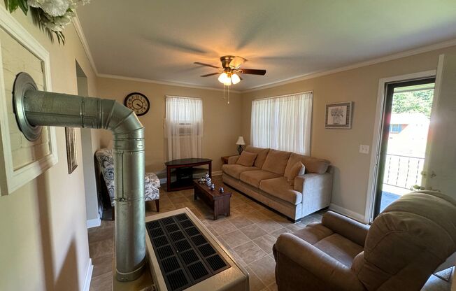 2 beds, 1 bath, $1,445