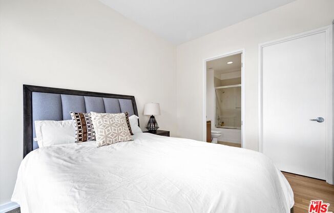 2 beds, 2 baths, 1,930 sqft, $6,000, Unit 1710