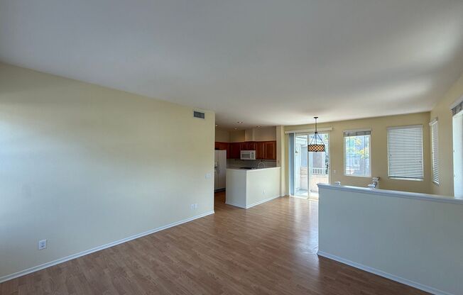 Comfortable 2BD/2BA Townhome in Carmel Mountain Ranch with Community Pool, Attached Garage & In-Unit Laundry