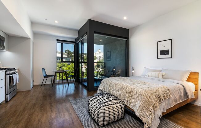 Studio, 1 bath, 561 sqft, $2,400, Unit 408