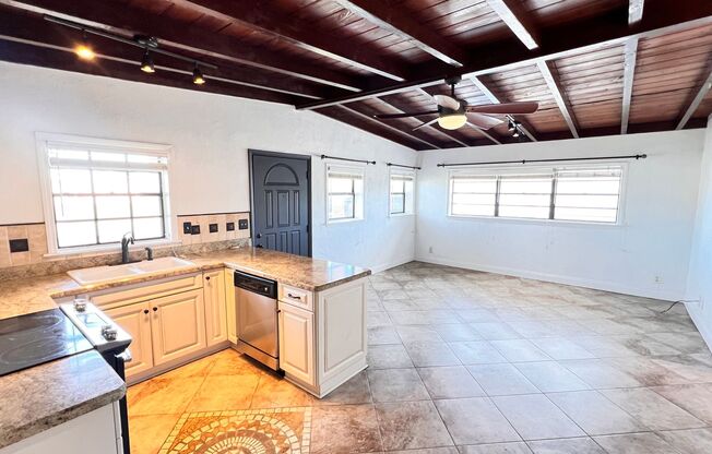 Stunning RENOVATED 3 Bedroom / 2 Bath Home in Ormond Beach! MINUTES FROM THE BEACH!