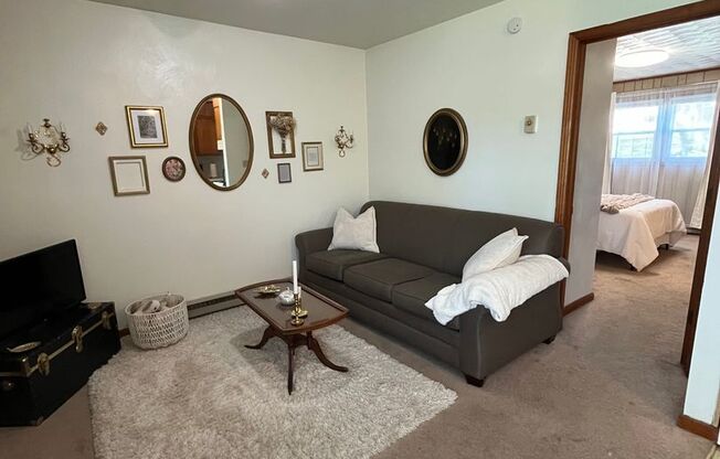 1 bed, 1 bath, 500 sqft, $1,130, Unit R-8