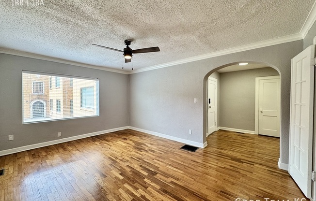 1112 W 45 ST