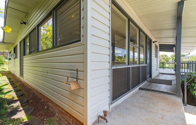 Rarely Available 3BA/2BA/2 Pkg SF in Aiea Heights.