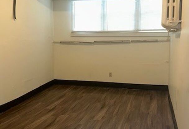 1 bed, 1 bath, 650 sqft, $950, Unit B