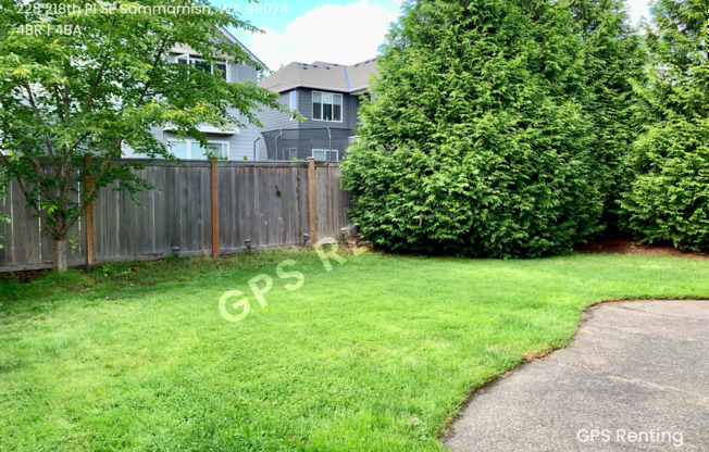 Available Now! Spacious 4BR Home in Pine Meadows (Sammamish)