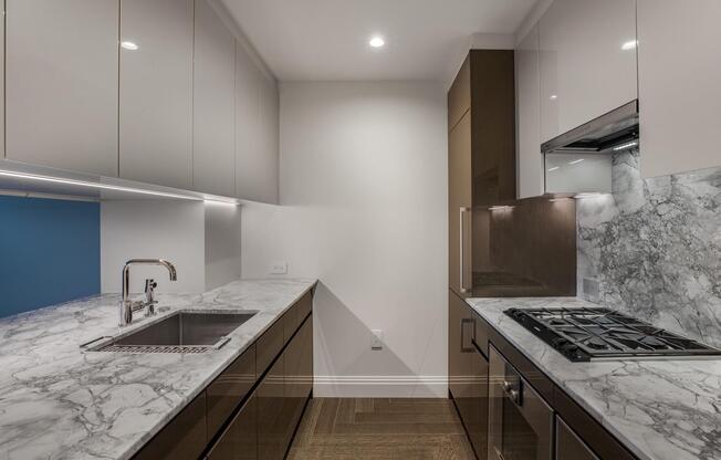 301 AVE 2031