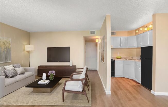 Studio, 1 bath, 420 sqft, $799, Unit 4