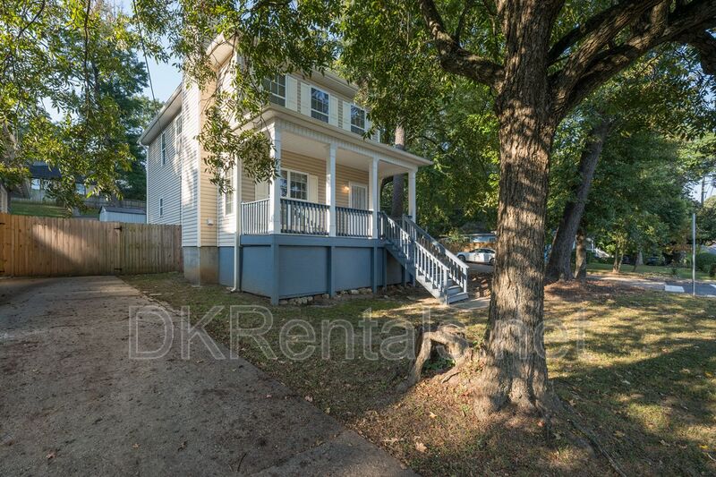 1331 MEMORIAL DR SE
