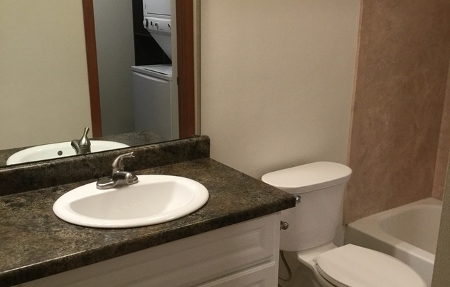 2 beds, 1 bath, 965 sqft, $1,695, Unit 7717CC