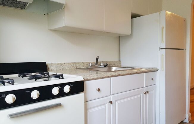 2 beds, 1 bath, 800 sqft, $1,695, Unit E11