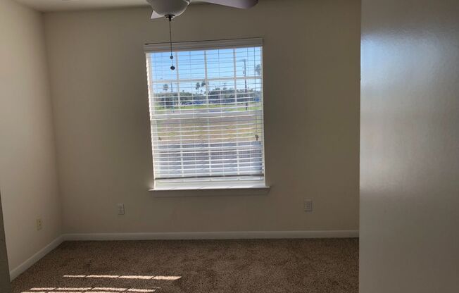 2 beds, 1 bath, 800 sqft, $959