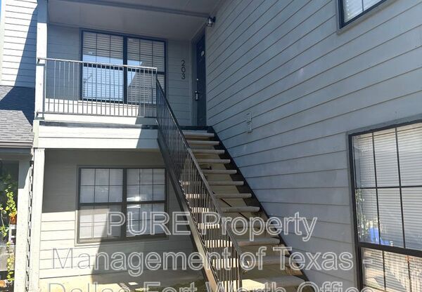 806 203 CASTLEGLEN DR