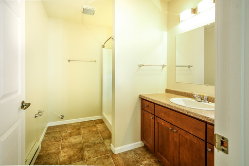 2 beds, 2 baths, $895, Unit Unit # 105