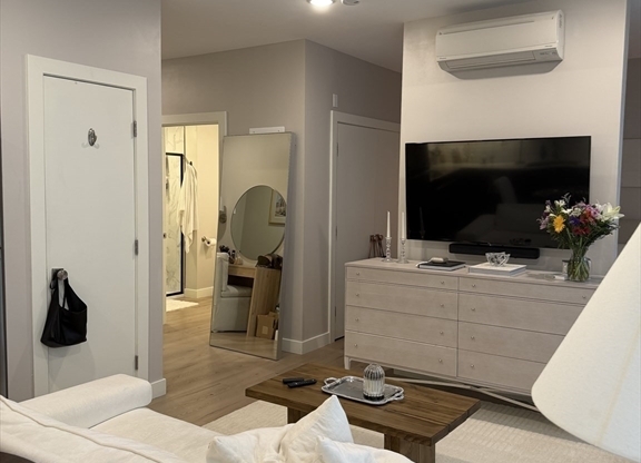 1 bed, 1 bath, 530 sqft, $2,800, Unit 404