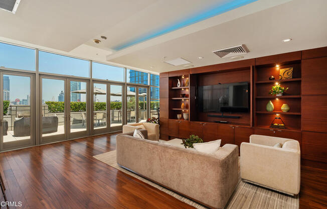 1 bed, 1 bath, 860 sqft, $3,000, Unit 914