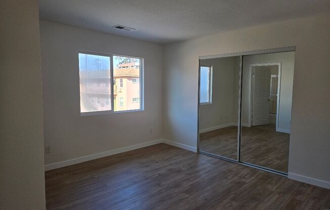 2 beds, 2.5 baths, $2,400, Unit 15916-5