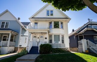 Spacious 3 Bedroom Upper Duplex in West Allis