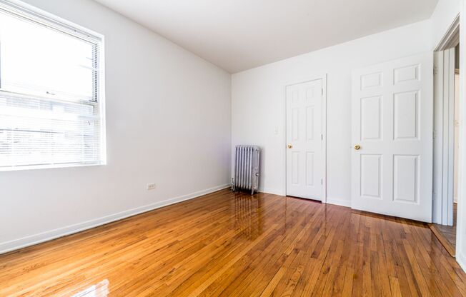 7609 S Coles