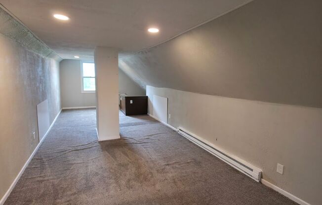 3 beds, 1 bath, $1,200, Unit #2