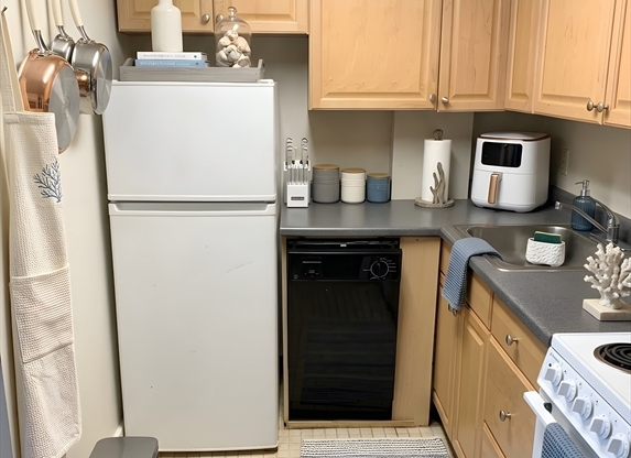 2 beds, 1 bath, 860 sqft, $3,750, Unit 502