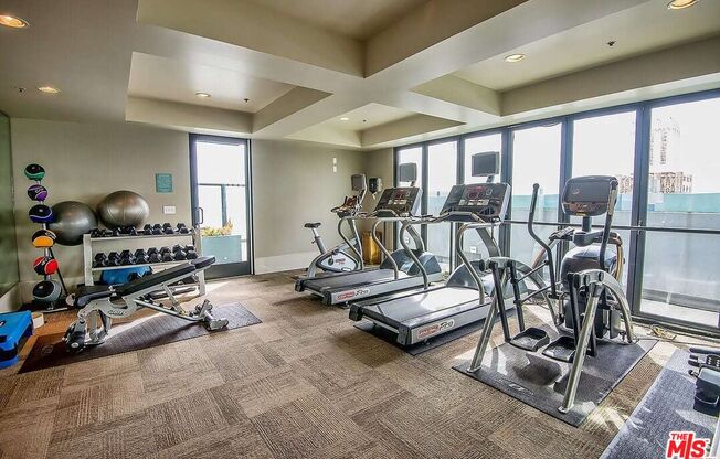 1 bed, 1 bath, 890 sqft, $2,700, Unit 405