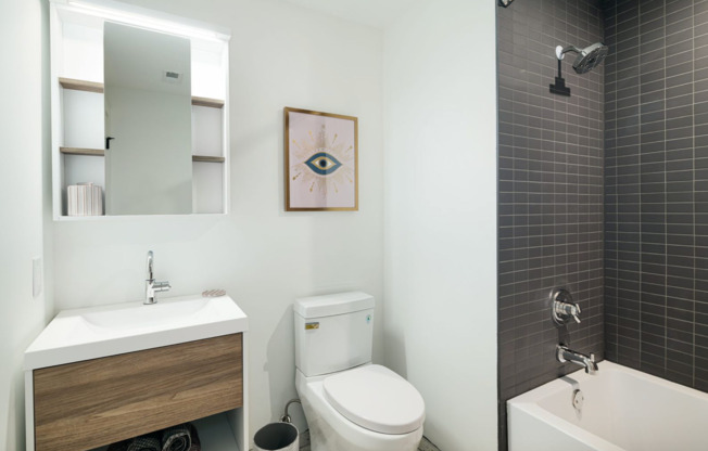 2 beds, 1 bath, 650 sqft, $1,699, Unit Unit 305