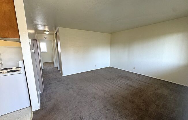 Great Location on South-End of Campus - Upper Floor Unit!
