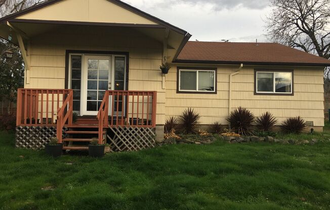 Recently Remodeled 3 Bedroom Newberg Home!!